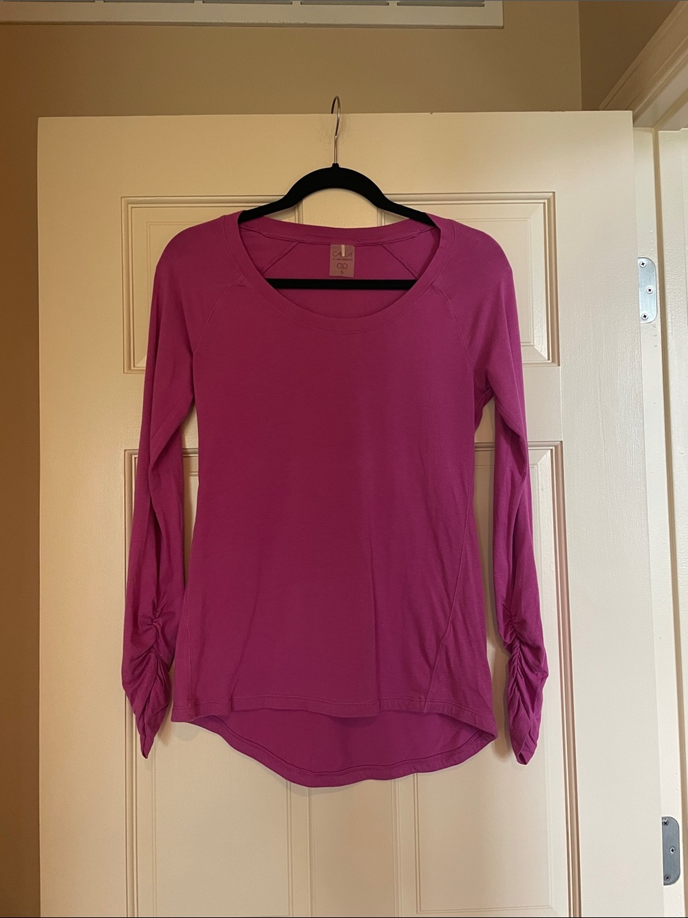CALIA by Carrie Underwood Long-Sleeve Scoop Neck Top in Magenta